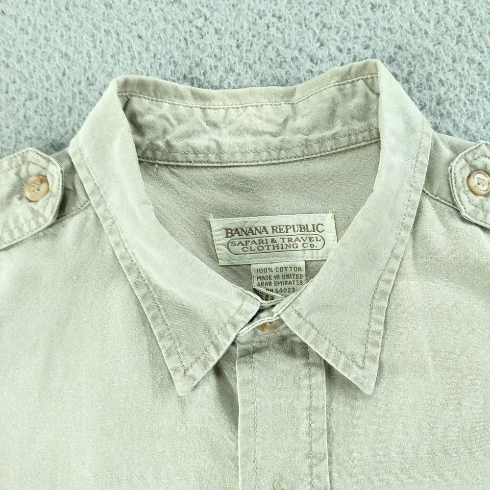 Vintage Banana Republic Safari Travel Shirt Mens Medium Beige Short Sleeve